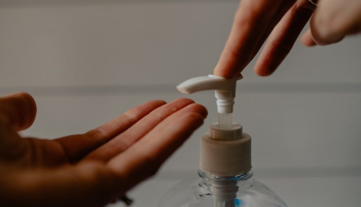 Photo Dlaczego ważne jest stosowanie odpowiednich metod unikania zanieczyszczeń biologicznych w miejscu pracy?