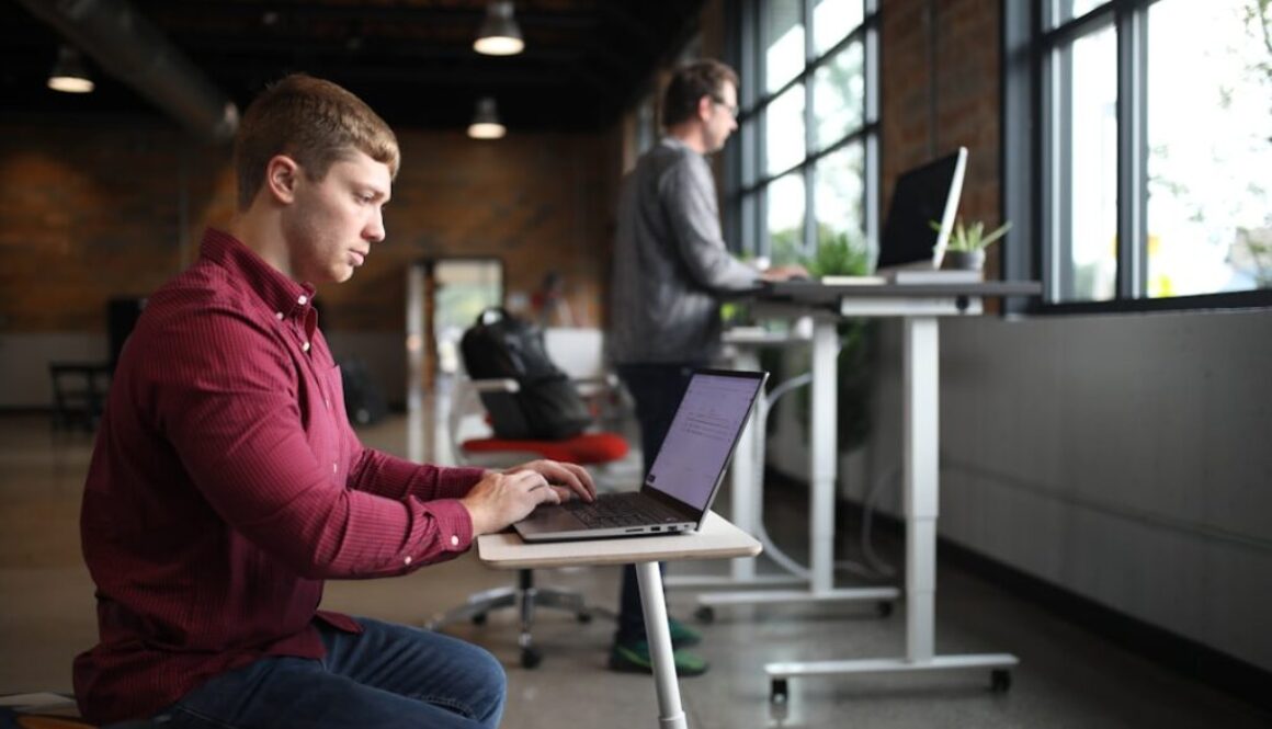 Photo Jakie są najlepsze praktyki w zakresie organizacji stanowiska pracy w biurze?